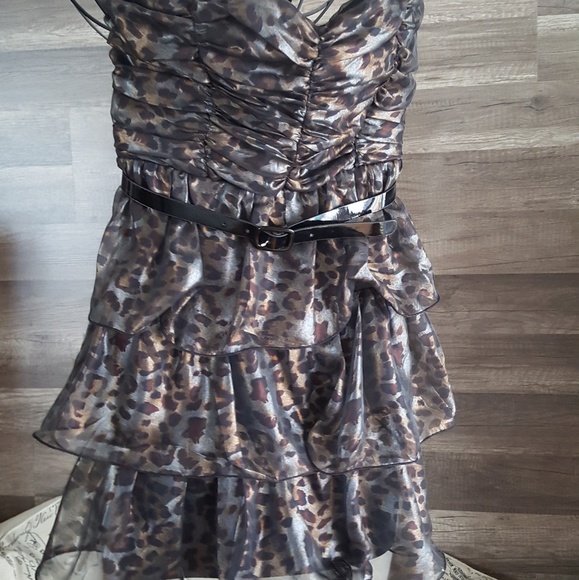 A U W Strapless event dress - Picture 2 of 5